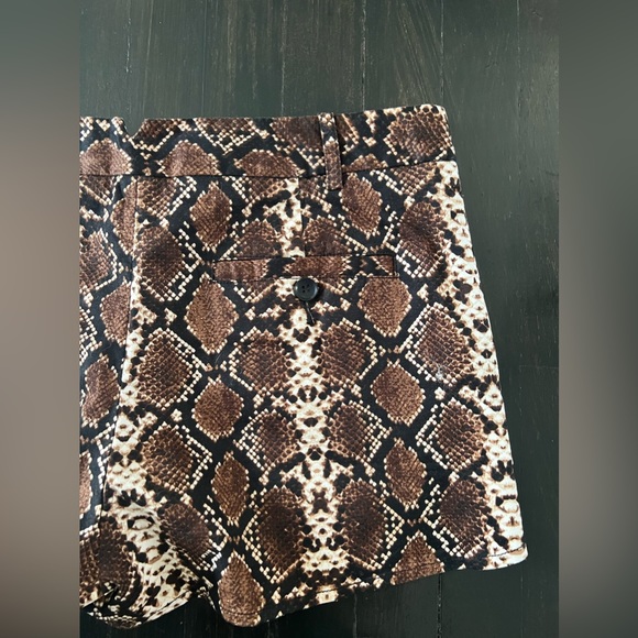 BCBGMAXAZRIA Leopard Print Dressy Summer Shorts Women's Size S - Picture 6 of 7